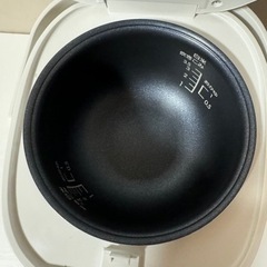 炊飯器　炊飯ジャー🍚2022年製　BK-R60-WHの画像