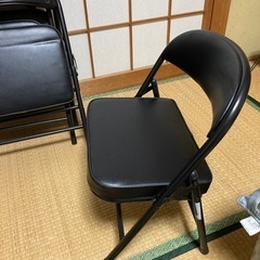 折り畳み椅子4脚の画像
