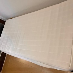 【取りに来れる方】セミシングルベッド、脚付きマットレス