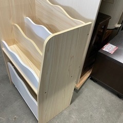 ニトリ　キッズ収納　収納付きマガジンラックの画像
