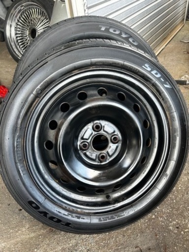 車のパーツ タイヤ、ホイール