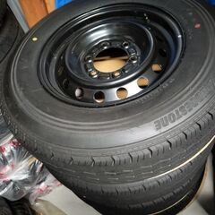 ハイエース　新車外し　純正タイヤ