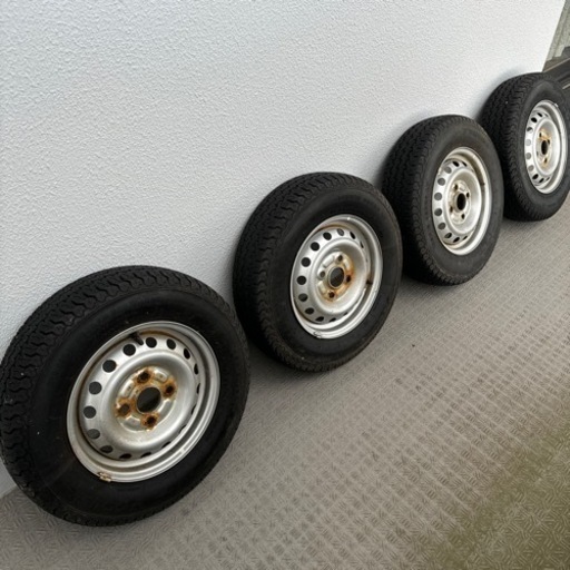 車のパーツ タイヤ、ホイール