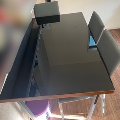 ガラスダイニングテーブル　椅子4脚　取引中　