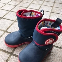 【取引中】
【最終値下げ】クロックス　スノーブーツ　子ども用　サ...