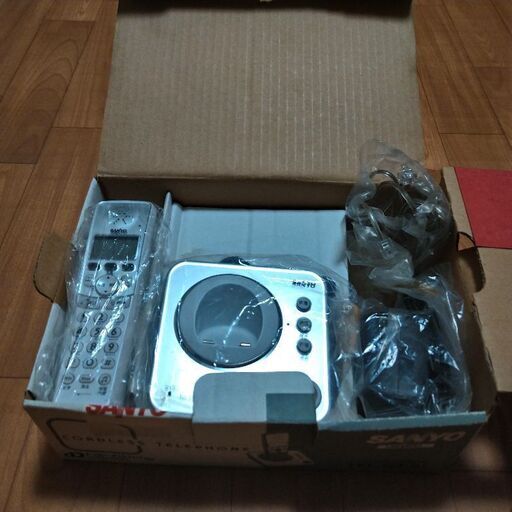 SANYOコードレス留守番電話機　たぶん未使用