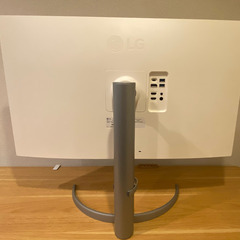 LG モニター ディスプレイ 32UP550N-W 31.5インチ/4K/VA/アンチグレア/HDR/USB Type-C,HDMI×2,DisplayPort/スピーカー/FreeSync/ブルーライト低減、フリッカーセーフ/ピボット、高さ調節の画像