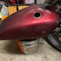 YAMAHA SR400 タンクの画像