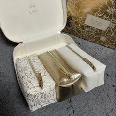 【新品未使用】エスティーローダーのポーチセットの画像