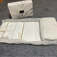 【新品未使用】エスティーローダーのポーチの画像