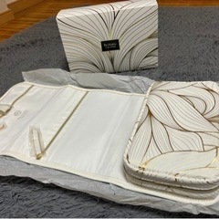 【新品未使用】エスティーローダーのポーチの画像
