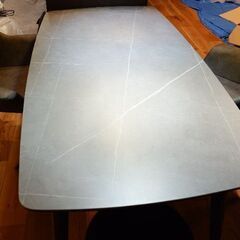 セラミックテーブルの画像