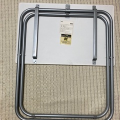 折りたたみテーブルの画像