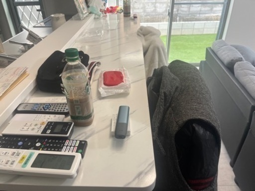 カウンターテーブルとチェア