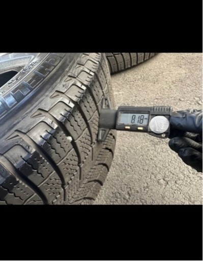 車のパーツ タイヤ、ホイール