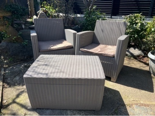 屋外用ソファとテーブルセット