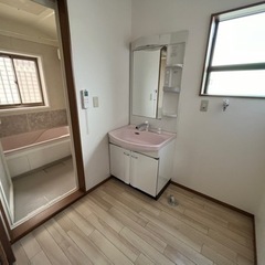 【敷金礼金無料！】内外装リフォーム済大規模戸建🏠駐車場2台以上可🚗ペット可🐈 − 神奈川県