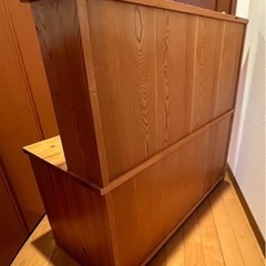 【程度は良い方】おもちゃと道具の多様棚の画像