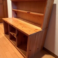 【程度は良い方】おもちゃと道具の多様棚の画像