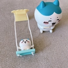 ちいかわ☆ハチワレ　ブランコと少し大きめのソフビ