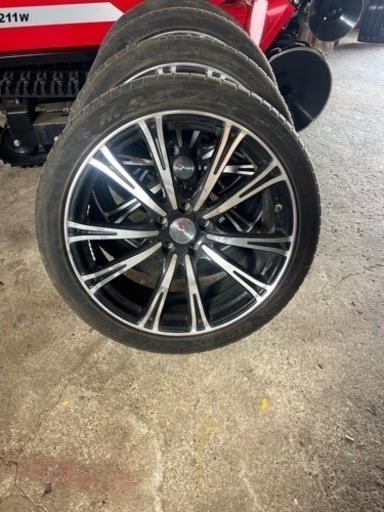 車のパーツ タイヤ、ホイール