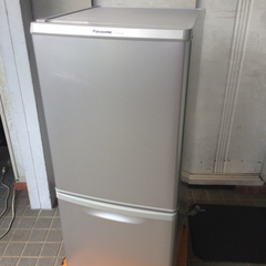 △ Panasonic パナソニックノンフロン冷凍冷蔵庫 2ドア 138L NR-B145W-S 2013年製 動作確認済み/パッキンに汚れ/細かな傷多数有りの画像