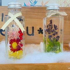 お花の美しさを保存するハーバリウム　の画像