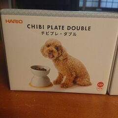ペット用品 白とピンクのセットの画像