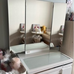 🤍透明感のある白色ドレッサー (コンセント付き)