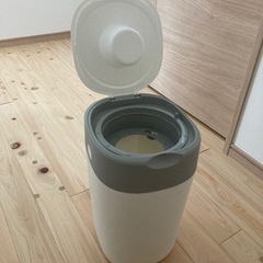 コンビ　おむつ処理ポット（ゴミ箱）の画像