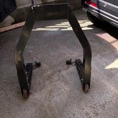 無料　バイクスタンド