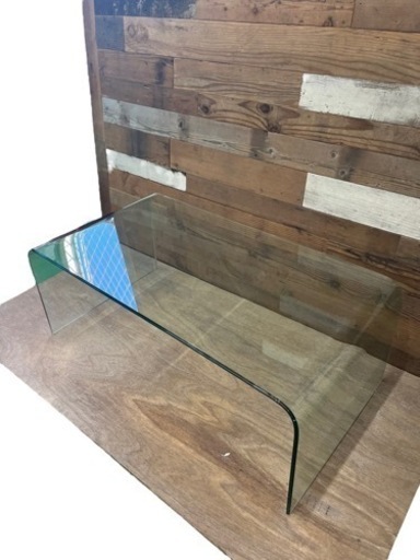 高級　一枚ガラス　センターテーブル  スタイリッシュ　お洒落