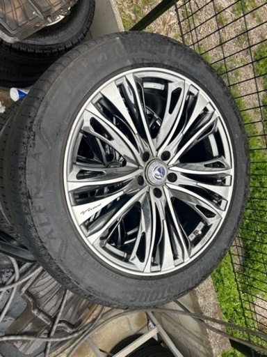 車のパーツ タイヤ、ホイール