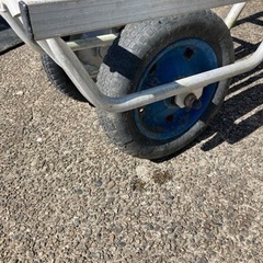 【配送可】アルミ平型一輪車・二輪車 2台セットの画像