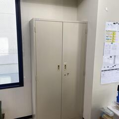 ★鍵付き オフィス用品 キャビネット 