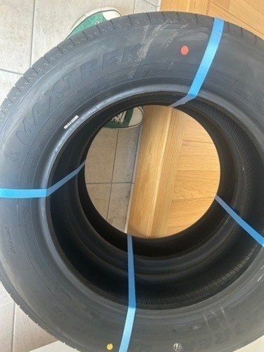 車のパーツ タイヤ、ホイール