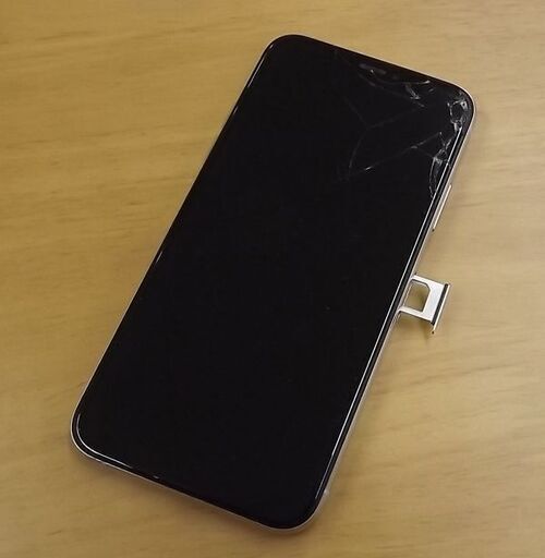 APPLE iPhone Xs 512GB SIMフリー MTE42J/A 画面割れ有り ジャンク品 シルバー 5.8インチ 初期化済
