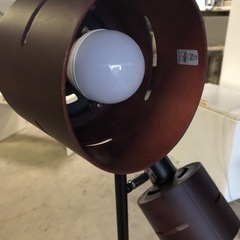 美品 3灯ウッドセードフロアスタンド　ダークウッド照明器具の画像