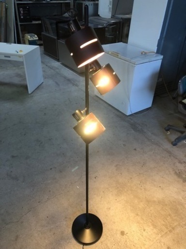 美品 3灯ウッドセードフロアスタンド　ダークウッド照明器具