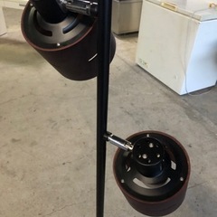 美品 3灯ウッドセードフロアスタンド　ダークウッド照明器具の画像