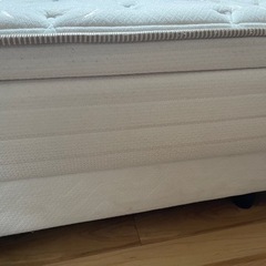 Kingsdown キングスダン家具 寝具 マットレス　ベッドフレームあり　シングルベッドの画像