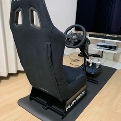 Playseat Evolution Alcantara & Logitech G923の画像