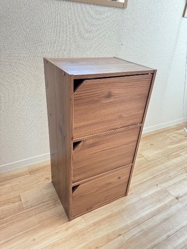 茶色の収納入れ？