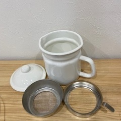 ホーローのオイルポットの画像