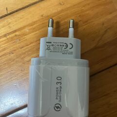 220V 韓国型 usb 充電器 4口 販売しますの画像