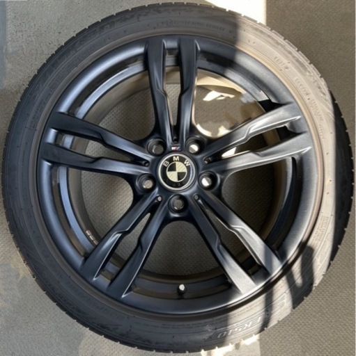 車のパーツ タイヤ、ホイール