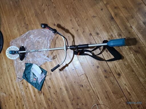 マキタ充電式草刈り機(美品)