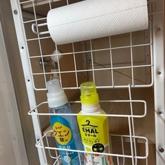 ランドリー収納、または冷蔵庫ラックの画像