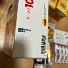 生活雑貨と紅茶パックの画像