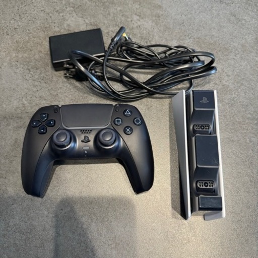 ⭐︎美品 PS5 DualSense ワイヤレスコントローラー黒 充電スタンド付